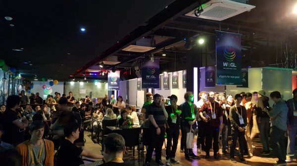 액토즈소프트가 11월 지스타에서 게임대회를 여는 등 e스포츠 사업을 본격화 한다. 프로게이머 오디션 프로그램 ‘게임스타 코리아’와 눈길을 끌만한 대전을 성사시키는 ‘슈퍼파이트’ 등도 준비하고 있다. 9월 아이덴티티엔터테인먼트가 개최한 BIC 엔딩 파티에 참가한 세계 인디게임 개발자들. 사진제공｜액토즈소프트