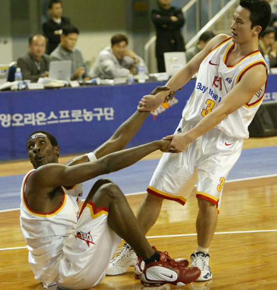 전성기 시절 김승현(오른쪽). 사진제공｜KBL