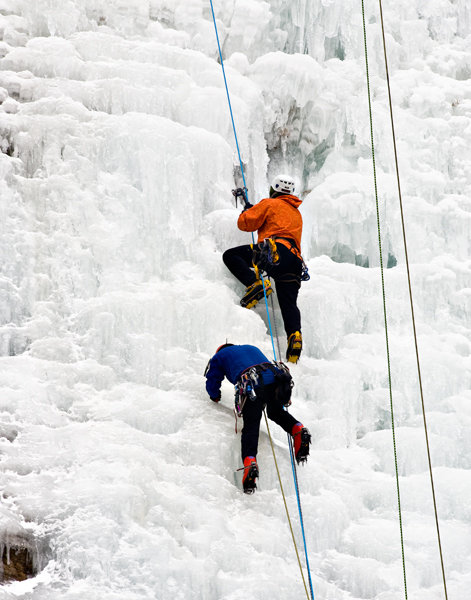겨울철 빙벽등반의 명소로 꼽히는 춘천 봉화산의 구곡폭포. 사진제공｜한국관광공사