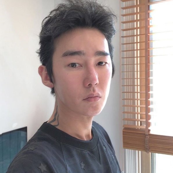 사진｜허지웅 인스타그램