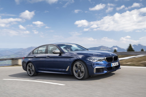 BMW 뉴 M550d xDrive에는 세계에서 가장 강력한 M 퍼포먼스 직렬 6기통 디젤 엔진이 장착되어 있다. 최고출력은 400마력, 제로백은 불과 4.4초이다. 사진제공|BMW코리아