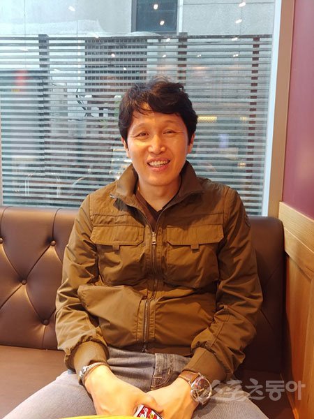 우리은행의 전설은 올해도 이어졌다. 아산 우리은행은 청주 KB스타즈와의 ‘2017∼2018 여자프로농구’ 챔피언결정전에서 3연승을 거두며 통합 6연패의 위업을 해냈다. 하지만 우리은행 위성우 감독은 “어느 때보다 힘든 우승이었다. 나는 아직도 부족한 것이 많다”라며 더 좋은 농구를 다짐했다. 정지욱 기자 stop@donga.com