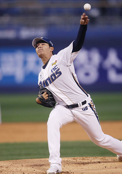 NC 왕웨이중이 5일 마산구장에서 열린 삼성전에 선발등판해 역투하고 있다. 사진제공|스포츠코리아