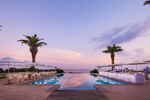 제주 대명 샤인빌 리조트 야간 인피니티풀.