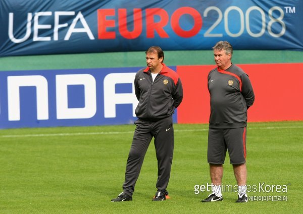 레오강에서 유로2008을 준비할 당시 히딩크 감독(오른쪽). 사진=게티이미지코리아