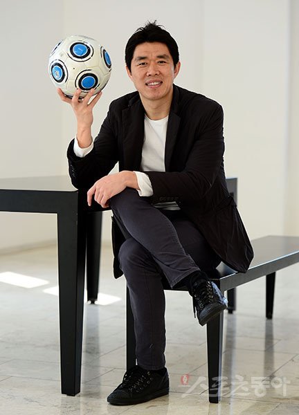 현영민은 2002년 한·일월드컵 당시 ‘12번째 선수’로 가슴 뛰는 시간을 보냈다. 비록 월드컵 본선 출전의 꿈은 끝내 이루지 못한 채 은퇴했지만, 16년 전 한국축구의 신화를 후배들이 재현해주길 바라는 마음으로 제2의 축구인생을 살아가고 있다. 김민성 기자 marineboy@donga.com