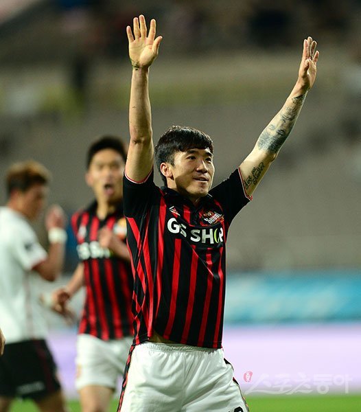 FC서울 고요한이 2018러시아월드컵을 향해 분주히 그라운드를 누비고 있다. 여러 포지션을 소화할 수 있어 활용가치가 높은 고요한은 11일 포항전에서 두 골을 몰아치며 ‘신태용호’ 승선 경쟁에 불을 지폈다. 상암 ｜ 김민성 기자 marineboy@donga.com