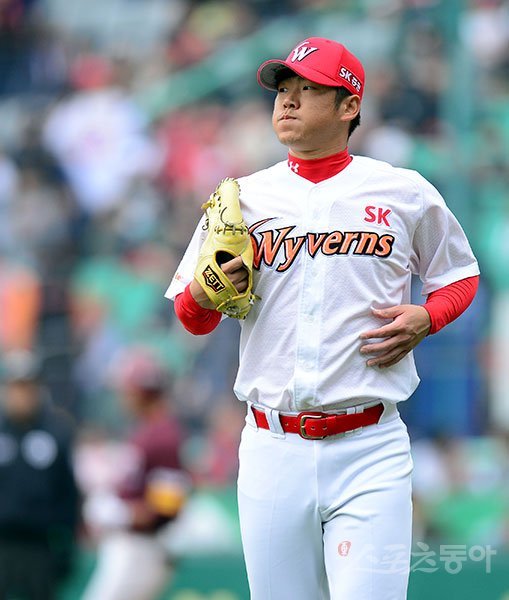 9회초 2사에서 1, 3루에서 SK 박희수가 넥센 김하성에게 동점타를 허용하고 있다. 인천 | 김민성 기자 marineboy@donga.com