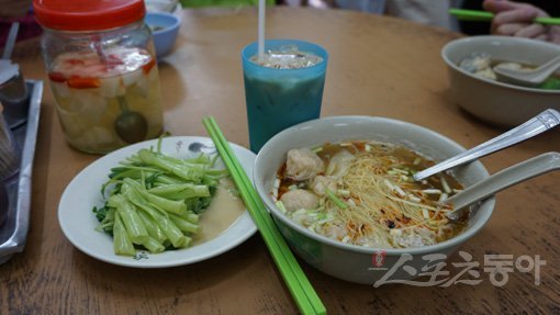 홍콩식 완탕면의 숨은 맛집 잉키누들의 완탕면. 홍콩｜김재범 기자 oldfield@donga.com