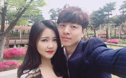 개그맨 유상무(오른쪽)와 작곡가 김연지. 사진출처｜유상무 인스타그램