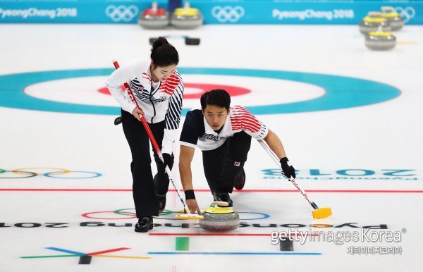 대한민국 컬링 믹스더블 대표 장혜지(왼쪽)-이기정. 사진=게티이미지코리아