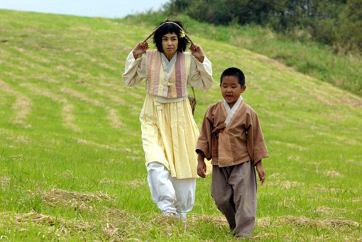 영화 ‘웰컴 투 동막골’의 한 장면. 사진제공｜필름있수다