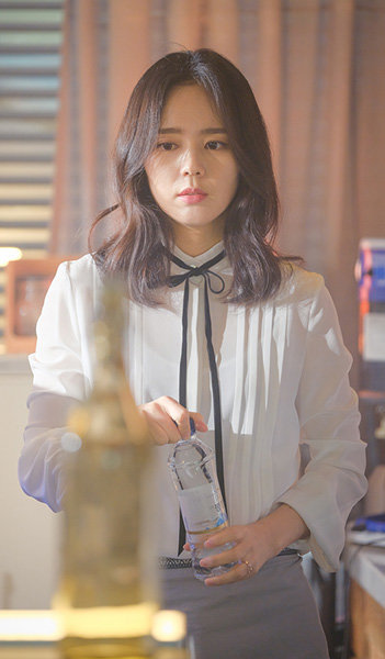 6년 만의 복귀작 ‘미스트리스’에서 이미지 변신을 보여주는 한가인. 사진제공｜OCN