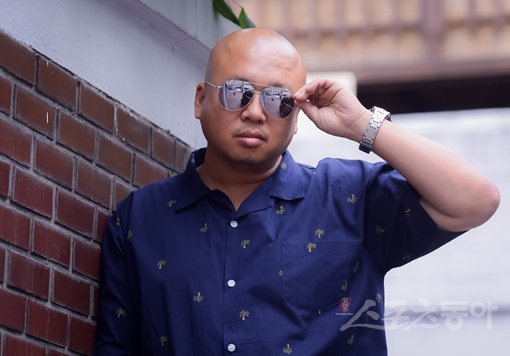 돈스파이크는 먹고 여행하고 음악 듣는 것이 취미다. 본업인 작곡가 겸 프로듀서보다 방송인으로 더 유명한 그는 “좋아하는 걸 하면서 수입까지 생기니 더 좋다”고 말한다. 김진환 기자 kwangshin00@donga.com