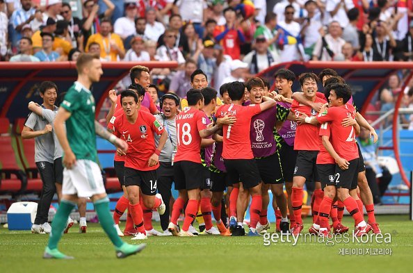 대한민국 축구대표팀이 2018러시아 조별리그 F조 3차 한국과 독일의 경기에서 승리한 후 기뻐하는 모습. 사진=게티이미지코리아