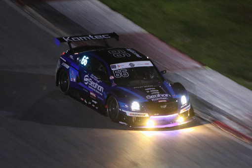 장현진이 11일 인제 스피디움에서 나이트 레이스로 열린 캐딜락 6000 클래스 5라운드 결승에서 선두로 질주하고 있다. 사진제공|CJ슈퍼레이스