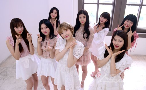 신인 걸그룹 네이처는 귀여움, 펑키, 걸크러시, 섹시 등 여러 매력을 순차적으로 보여주는 복합 콘셉트로 더 많은 대중의 취향을 아우르겠다는 포부를 드러냈다. 김종원 기자 won@donga.com