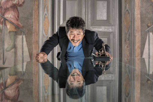 제71회 로카르노국제영화제에서 영화 ‘강변호텔’로 남우주연상을 받은 기주봉. 사진제공|로카르노국제영화제 SNS