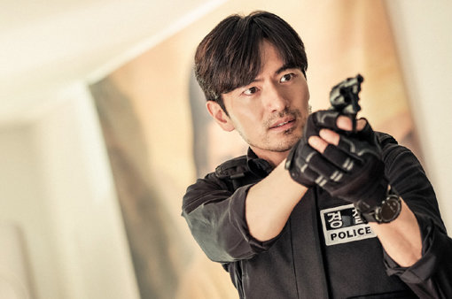 OCN 드라마 ‘보이스2’에서의 이진욱. 사진제공｜OCN