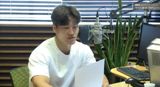 부친상을 당한 지석진을 대신해 MBC FM4U ‘두시의 데이트 지석진입니다’를 임시로 진행한 김종국. 사진출처｜MBC FM4U ‘두시의 데이트 지석진입니다’ 보이는 라디오 화면 캡처