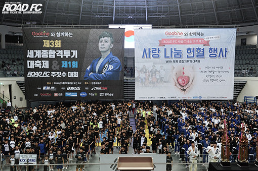 지난 16일 서울 장충체육관에서 열린 ‘제3회 세계종합격투기 대축제’. 사진제공｜로드FC