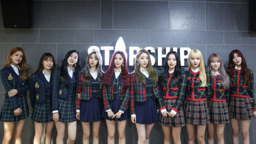 우주소녀는 새 앨범 ‘우주 플리즈?’를 발표하며 “이번엔 자신 있다”고 확신했다. “진정한 노력은 배신하지 않는다. 연습량이 늘었고, 멤버들의 노력이 많이 들어갔다”며 1위하는 날을 손꼽았다. 사진제공｜스타쉽엔터테인먼트