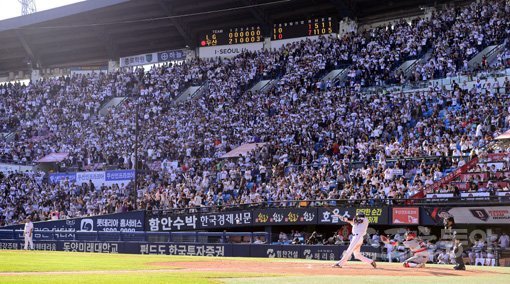 정규시즌 우승팀인 두산 베어스와 플레이오프 승리 팀이 맞붙는 한국시리즈는 11월 4일 두산의 안방인 서울 잠실야구장에서 막을 올린다. 스포츠동아DB