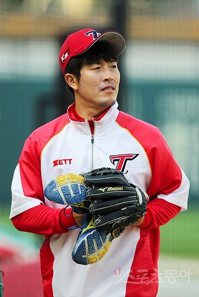 ‘BK’ 김병현이 멜버른 에이시스 유니폼을 입고 호주야구리그를 누빈다. 김진우, 이재곤 등 KBO리그를 거친 한국인 위주로 팀을 꾸린 질롱 코리아의 리그 참가에 이어 김병현까지 가세하며 올겨울 호주리그가 새로운 관심사로 떠올랐다. 사진제공｜스포츠코리아