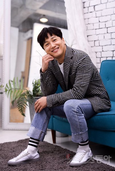 드라마 ‘최고의 이혼’을 마친 배우 차태현. 실제로는 세 자녀를 둔 아빠지만 결혼하고 난 뒤 드라마나 영화에서 결혼한 상황을 연기하기는 이번이 처음이라 “더 각별했다”고 돌이켰다. 김진환 기자 kwangshin00@donga.com
