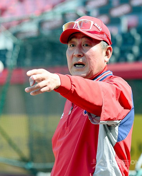 호랑이는 겨울잠을 자지 않는다! KIA 타이거즈 김기태 감독은 다가오는 새 시즌에 있어 일찌감치 무한경쟁을 예고했다. 선수들의 비시즌 휴식기에 대해 ‘준비를 철저히 하라’는 메시지까지 담았다. 재도약을 노리는 KIA의 월동준비가 벌써부터 바쁘다. 스포츠동아DB