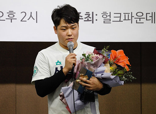 삼성 라이온즈 신인선수 김도환이 지난 18일 서울 야구회관에서 열린 제 2회 이만수 포수상 시상식에서 수상 소감을 말하고 있다. 사진제공｜헐크파운데이션