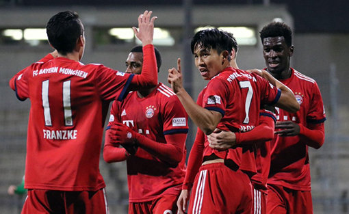 정우영(7, 오른쪽 두 번째). 사진출처｜바이에른 뮌헨 구단 홈페이지