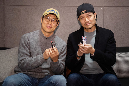 이춘백·오성윤(왼쪽부터) 감독은 동물프로그램에서 본 반려견의 비참한 모습을 잊지 못해 연출 작업에 나섰다. 사진제공|오돌또기