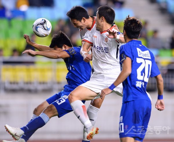 이광선(가운데). 스포츠동아DB