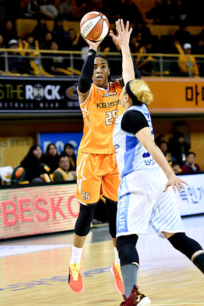 KB스타즈 쏜튼(왼쪽). 사진제공｜WKBL