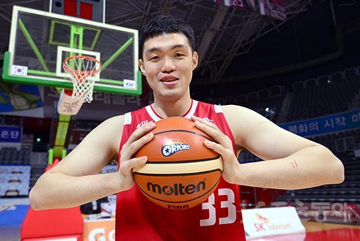 상무에서 군 복무를 마치고 돌아온 ‘두목 호랑이’ 이승현(오리온)은 팀에 새로운 활력을 불어넣으며 기대에 걸맞은 활약을 펼치고 있다. 이승현은 “팬들께 6강 플레이오프 진출이라는 선물을 드리고 싶다”는 포부를 밝혔다. 고양｜김종원 기자 won@donga.com