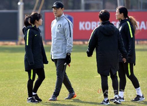 한국 여자 축구대표팀 윤덕여 감독. 스포츠동아DB