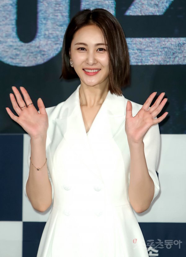 포토] '보이스 시즌3' 손은서 '사랑스러운 눈맞춤'｜스포츠동아