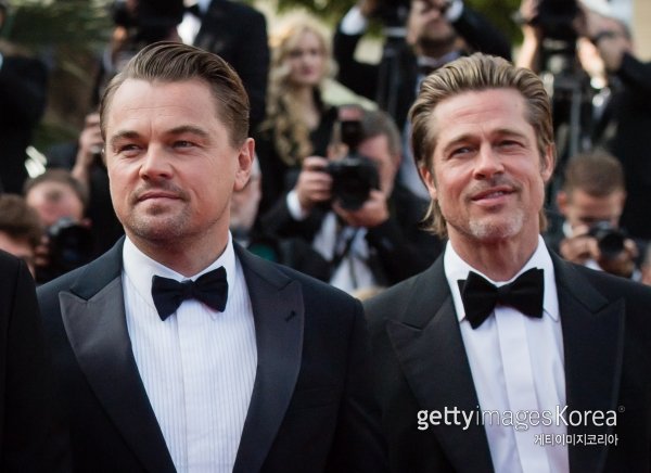 리어나도 디캐프리오(왼쪽)와 브래드 피트가 22일(한국시간) 제72회 칸 국영화제 레드카펫을 뜨겁게 달궜다. 경쟁부문 초청작인 쿠엔틴 타란티노 감독의 ‘원스 어폰 어 타임 인 할리우드’의 주연인 두 사람의 등장에 카메라 플래시 세례가 쏟아졌다. 사진=게티이미지코리아