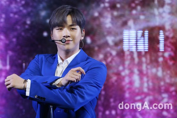 강다니엘 여심 사로잡는 미소