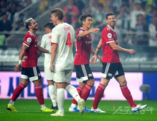 26일 서울월드컵경기장에서 열린 ‘팀 K리그 vs 유벤투스 FC Friendly Match 2019 in Seoul‘에서 팀 k리그 오스마르가 선제골을 성공시킨 후 기뻐하고 있다.

상암 | 김종원 기자 won@donga.com