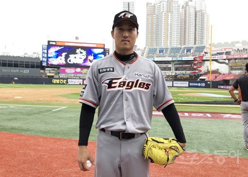 한화 이글스 신정락이 30일 수원 KT 위즈전을 앞두고 포즈를 취하고 있다. 수원｜강산 기자 posterboy@donga.com