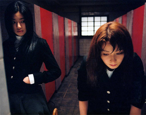 영화 ‘여고괴담3 - 여우계단’. 사진제공｜씨네2000