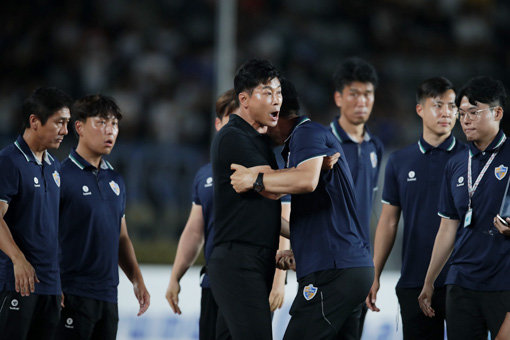 울산 김도훈 감독(가운데). 사진제공｜한국프로축구연맹