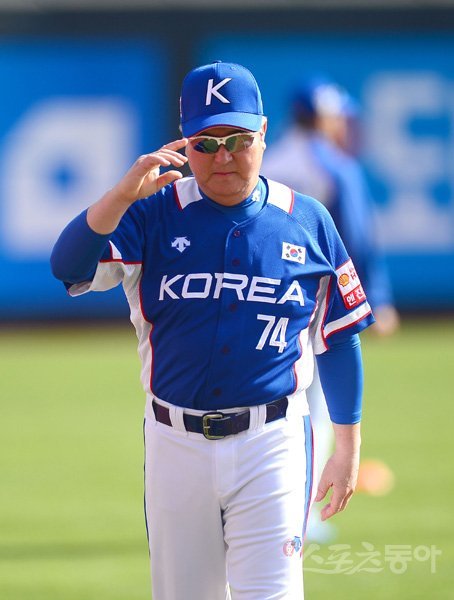 2019 WBSC 프리미어12에 출전하는 야구 국가대표팀이 21일 수원 KT위즈파크에서 훈련을 가졌다. 김경문 감독. 수원｜김종원 기자 won@donga.com