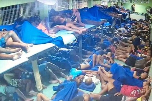 태국 교도소 해킹→CCTV 영상 유출…한 방에 가득 찬 재소자들