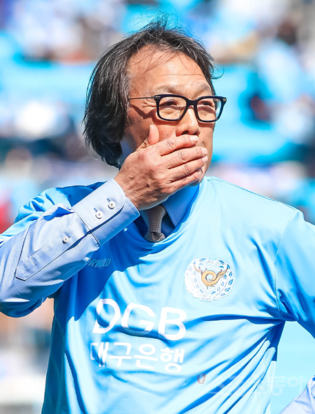 코로나19의 직격탄을 맞은 지역을 연고지로 하는 대구FC 조광래 사장(사진)은 K리그 개막일이 5월 8일로 확정되자 기쁨을 감추지 못했다. 경기수도 줄고, 준비된 마케팅 활동도 축소됐지만 ‘축구의 시작’이라는 데 큰 의미를 부여하고 있다. 스포츠동아DB