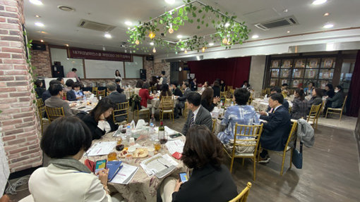 1879강남와인스쿨이 7월 22일 개강하는 비즈니스 와인 교육 전문과정 ‘와인CEO 최고위 과정 40기’ 원우를 모집한다. 사진은 39기 입학식. 사진제공｜1879강남와인스쿨