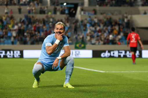 K리그1 최고의 선수로 꼽히는 대구의 간판스타 세징야. 한국에서 성공적 커리어를 써내려온 그는 진지하게 귀화를 생각하고 있다. 태극마크가 그의 꿈이다.사진제공 ｜ 한국프로축구연맹