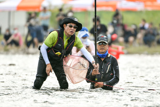 ‘강태공’ 이경규(사진)와 이덕화는 유일한 취미인 낚시로 인생을 즐기고 있다. 사진제공｜채널A